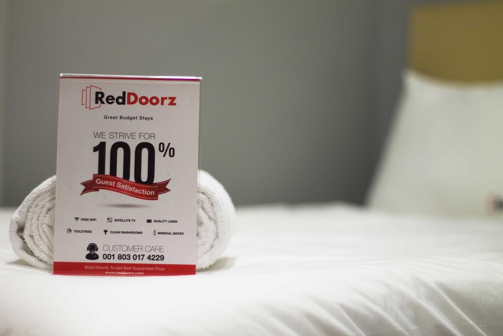 Reddoorz Near Balai Kota Surabaya Hotel Ngoại thất bức ảnh
