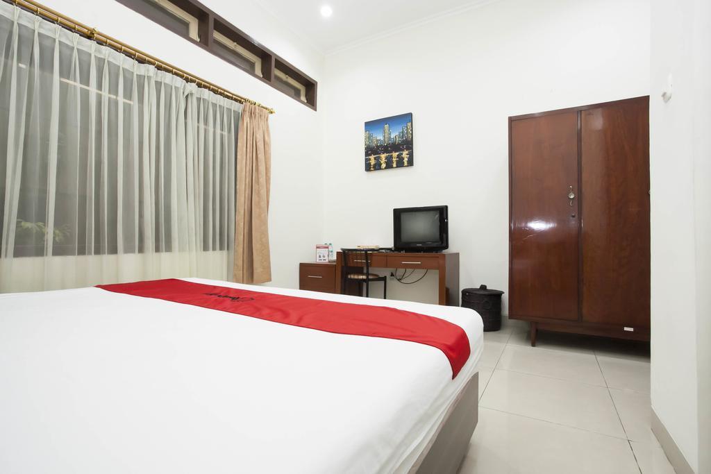 Reddoorz Near Balai Kota Surabaya Hotel Ngoại thất bức ảnh
