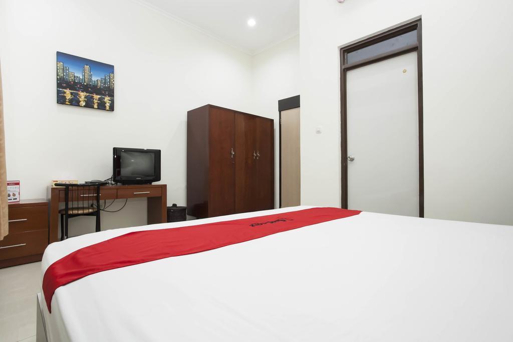 Reddoorz Near Balai Kota Surabaya Hotel Ngoại thất bức ảnh