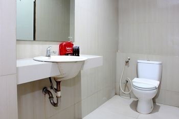 Reddoorz Near Balai Kota Surabaya Hotel Ngoại thất bức ảnh