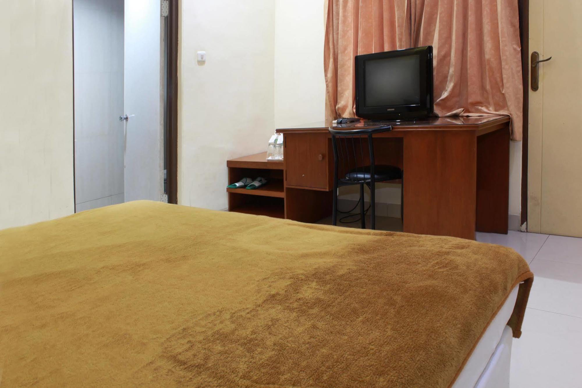 Reddoorz Near Balai Kota Surabaya Hotel Ngoại thất bức ảnh